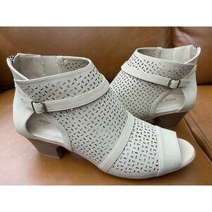 Easy Street Carrigan Shooties Womens 10 Sand Perforated Peep Toe 30-4894